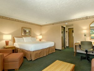 Baymont Inn & Suites Traverse City