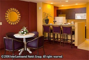 Crowne Plaza Hotel Melbourne-Oceanfront