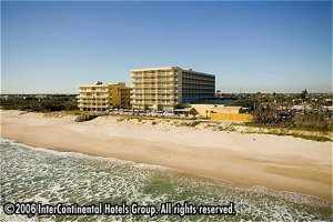 Crowne Plaza Hotel Melbourne-Oceanfront