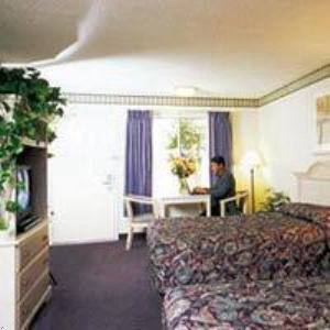 San Diego-Days Inn And Suites Near Sea World/Airport