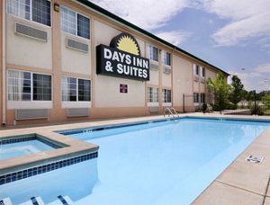 Wichita Days Inn & Suites