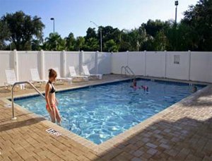 Days Inn & Suites Lakeland