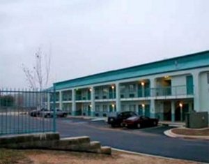 Econo Lodge & Suites