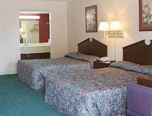 Econo Lodge Inn & Suites