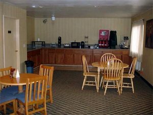 Econo Lodge Inn & Suites