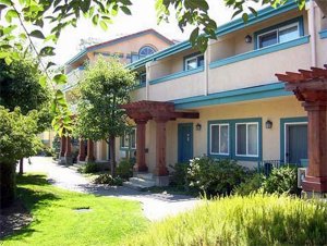 Econo Lodge Inn & Suites