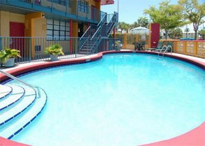 Econo Lodge Inn & Suites