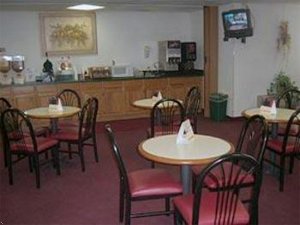 Econo Lodge Inn & Suites