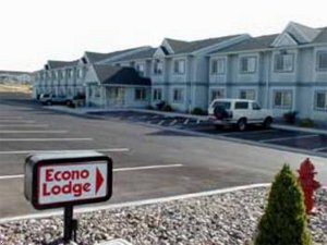 Econo Lodge & Suites