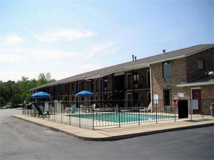 Econo Lodge Inn & Suites