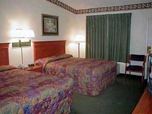 Econo Lodge Inn & Suites