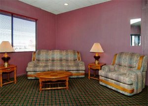 Econo Lodge & Suites