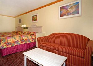 Econo Lodge & Suites