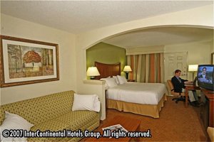 Holiday Inn Express Hotel & Suites Asheville-Biltmore Square Mall