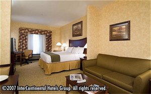 Holiday Inn Express Hotel & Suites Lehigh Valley Airport