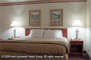 Holiday Inn Express  Litchfield