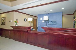 Holiday Inn Express Hotel & Suites Magee