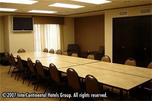 Holiday Inn Express Hotel & Suites Minot South