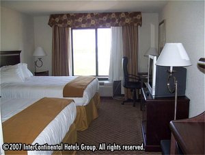 Holiday Inn Express Hotel & Suites Mcpherson