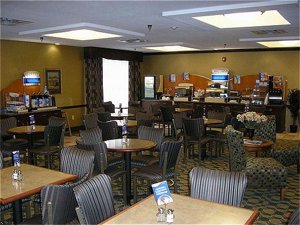 Holiday Inn Express Hotel & Suites Morris