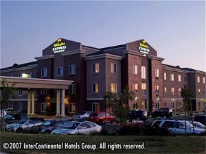 Holiday Inn Express Hotel & Suites Roseville - Galleria Area