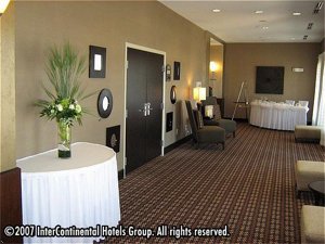 Holiday Inn Hotel & Suites Denton University Area