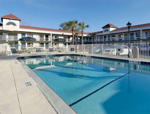 Tampa Howard Johnson Express Inn And Suites