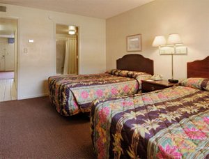 Howard Johnson Express Inn & Suites