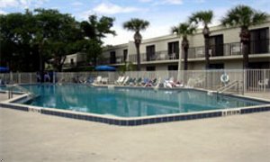 Howard Johnson Plaza, Hotel, & Suites