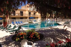 Howard Johnson Plaza, Hotel, & Suites