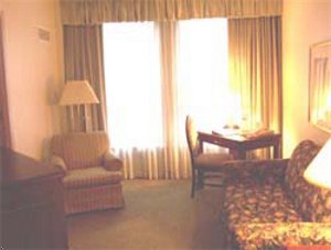 Howard Johnson Plaza Hotel - Atlanta Suite Underground