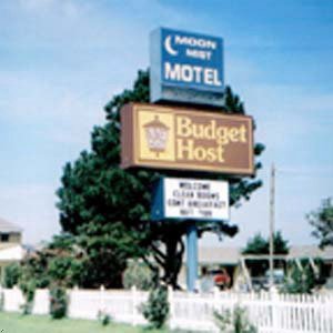 Budget Host Moon Mist Motel Meade