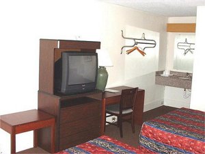 Carefree Inn & Suites Pittsburgh International Area