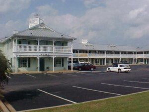 Deluxe Inn & Suites