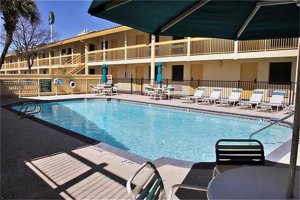 La Quinta Inn I-35 North @ Windsor Park Mall