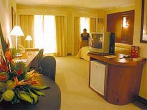 Quality Hotel & Suites Lakeside