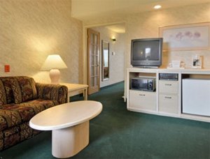 Ramada Inn & Suites