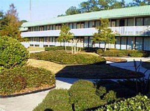 Ramada Inn & Suites - Kingsland, Ga