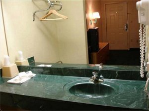 Luxury Inn And Suites