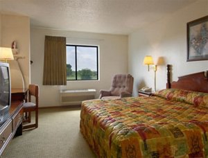 Super 8 Motel - Dekalb