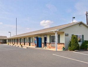 Super 8 Motel - Mifflinville