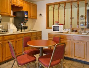 Super 8 Motel - Burnham/Lewistown Area