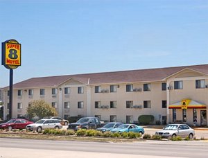 Lincoln/27th & Cornhusker Hwy. Super 8 Motel