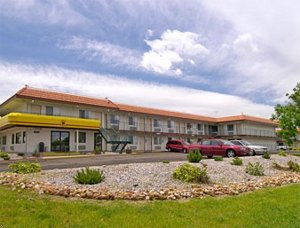 Aurora Super 8 Motel