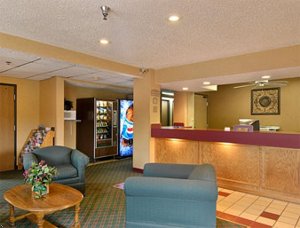 Richlands/Claypool Hill Super 8 Motel