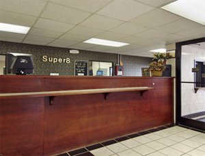 Super 8 Motel - Claremont