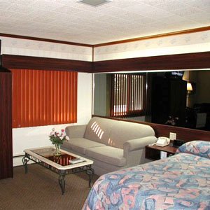 Longvue Inn And Suites