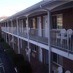 Master Hosts - Alleghany Inn