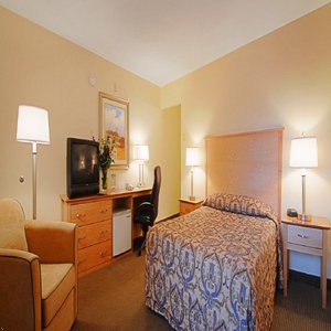 Campus Inn And Suites