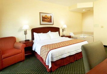 Courtyard By Marriott Newark